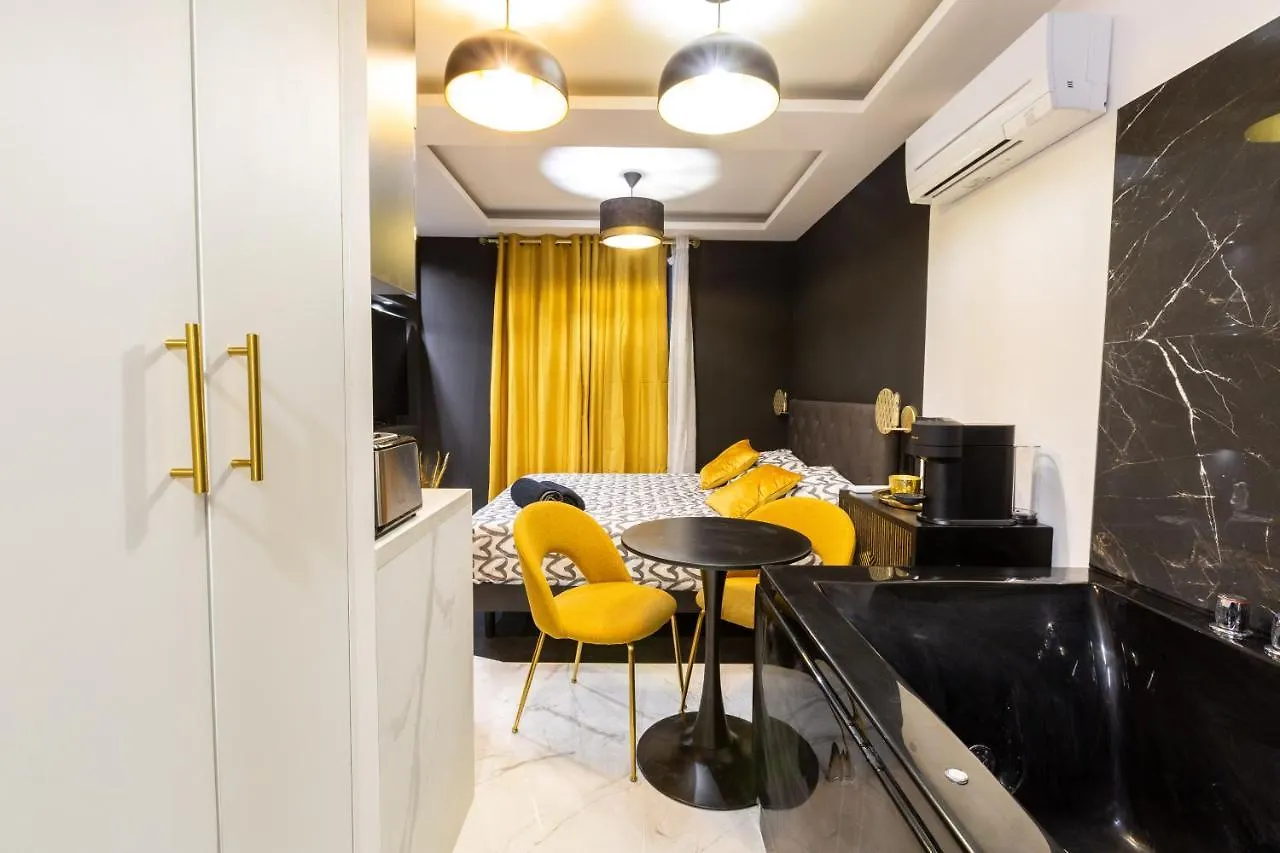 La Golden Room Avignon 0*,  France